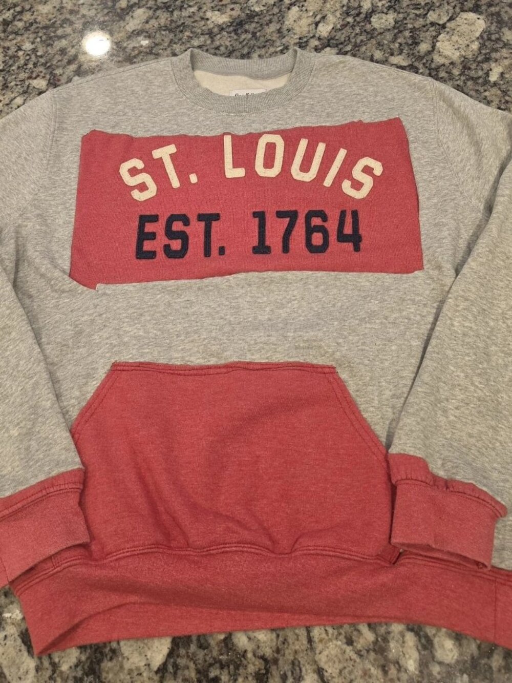 Goodfellow St. Louis Crewneck Sz XL Kangaroo Pocket Grey Red EUC